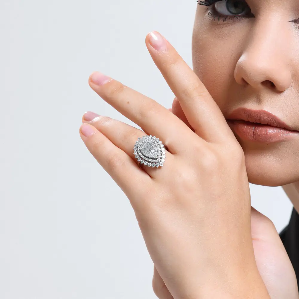 1.31 Karat Pırlnta Baget Yüzük